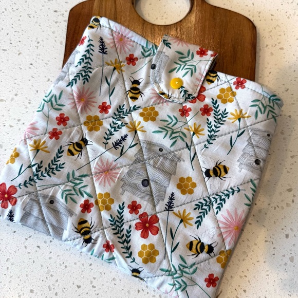Book Kindle Ipad Tablet Sleeve Bag Cover 9X8.5in Bees Fabric Padded Quilted Flo - Picture 1 of 9